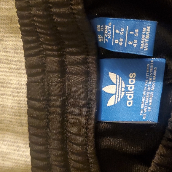 Pants adidas - Picture 2 of 3